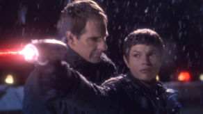 292px-T'Pol_shoots_Menos 292px-T'Pol_shoots_Menos