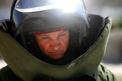 the-hurt-locker-002-450.jpg